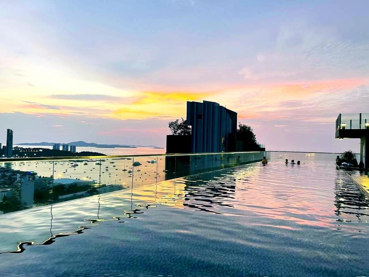 Apartmán The Base Deluxe Pattaya Exteriér fotografie